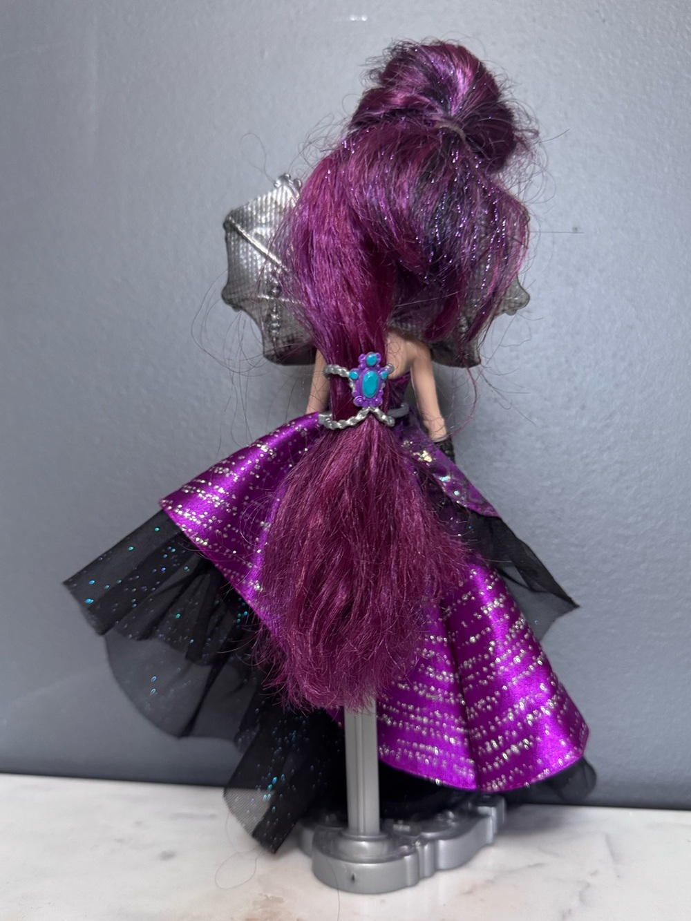 Ever After High Raven Queen Thronecoming Doll - Picture 4 of 5